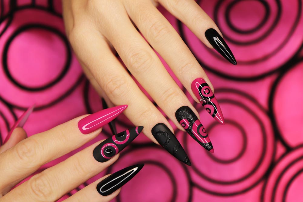 unghii-negre-cu-gel-roz