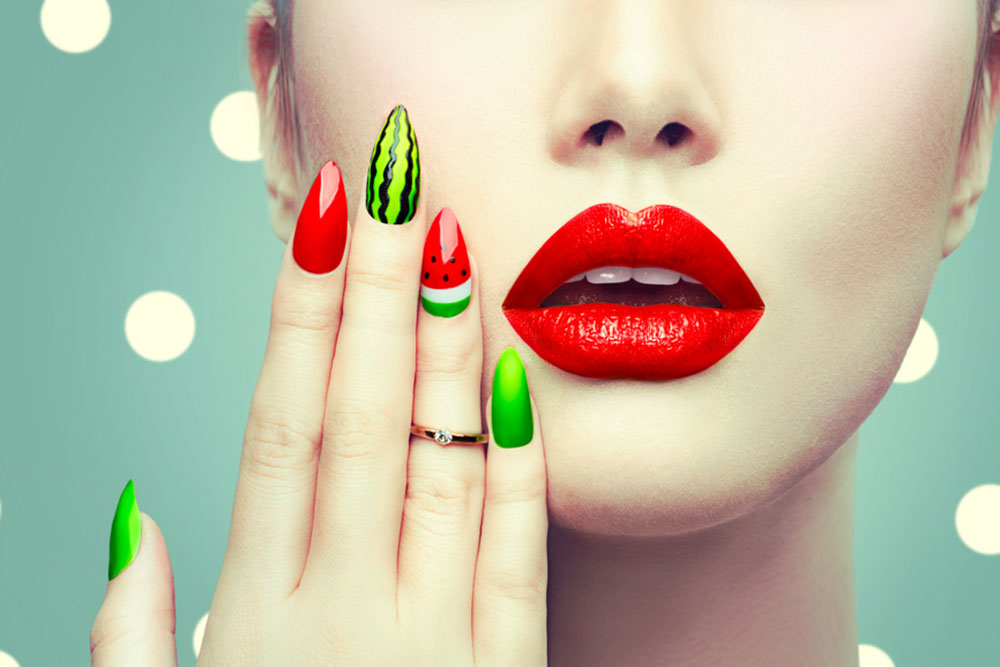 modele de unghii scurte rotunde vara