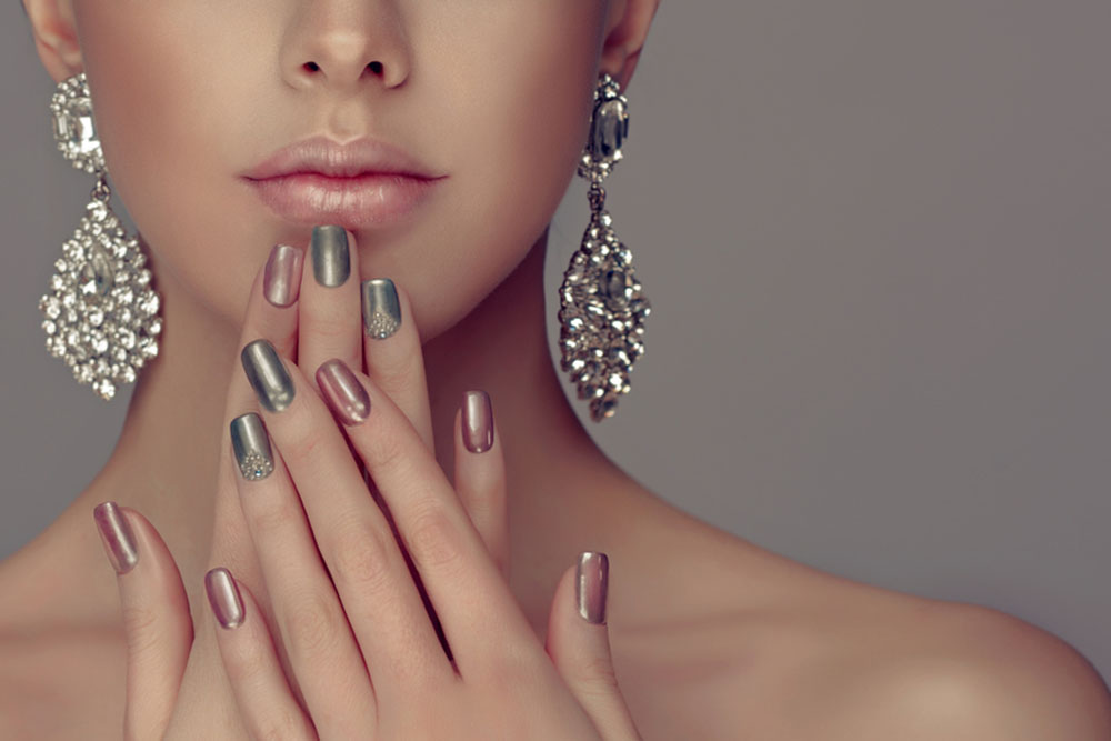 Modele de unghii cu gel nude si rose gold