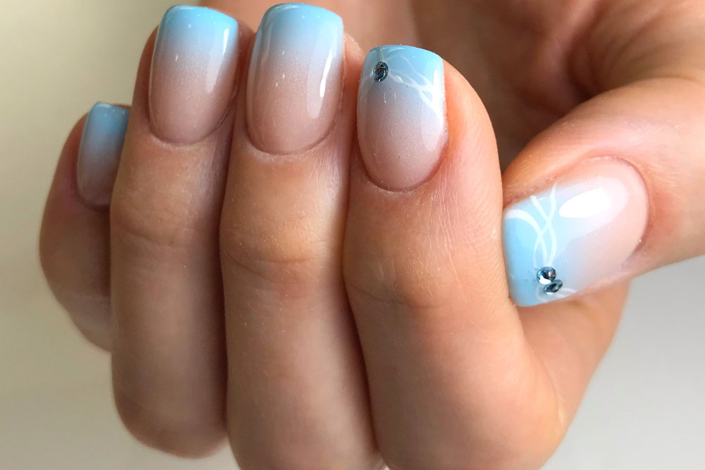 Modele de unghii baby boomer scurte