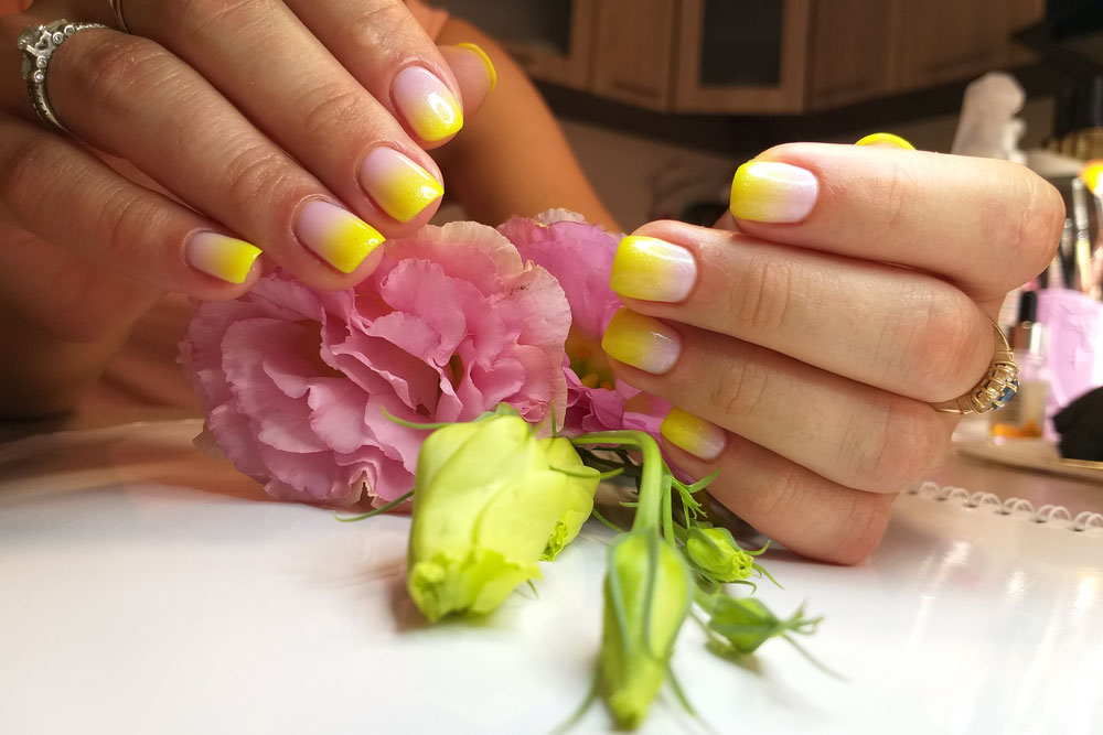 Modele de unghii baby boomer scurte