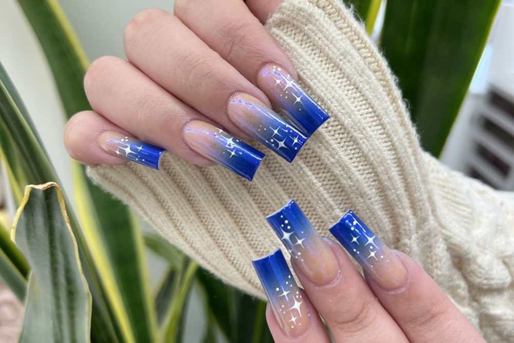 Modele de unghii baby boomer colorate