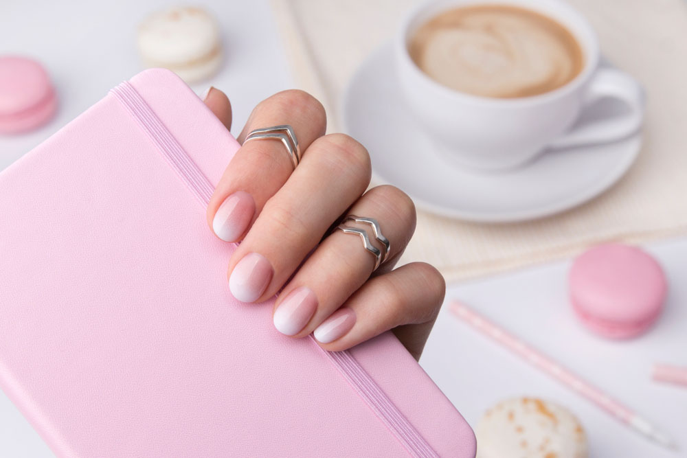 Modele de unghii baby boomer clasice