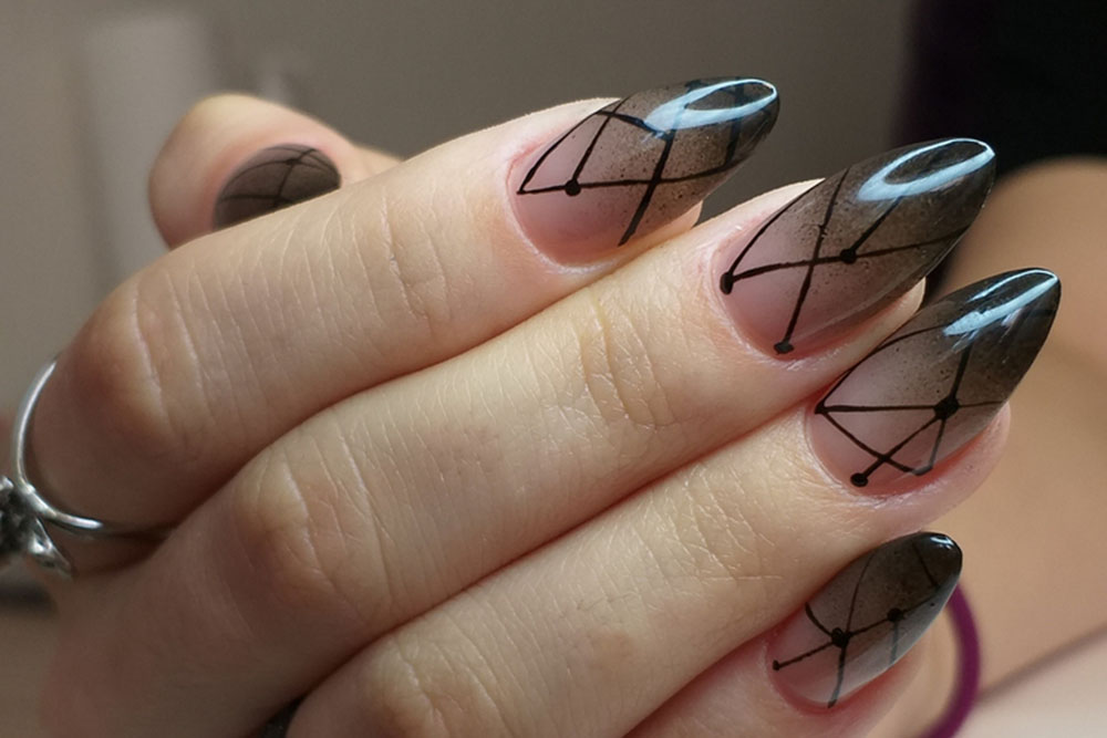 Modele de unghii baby boomer colorate