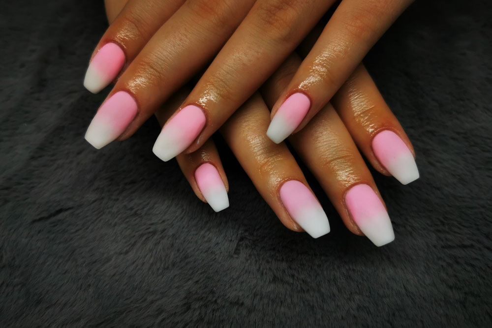 Modele de unghii baby boomer clasice