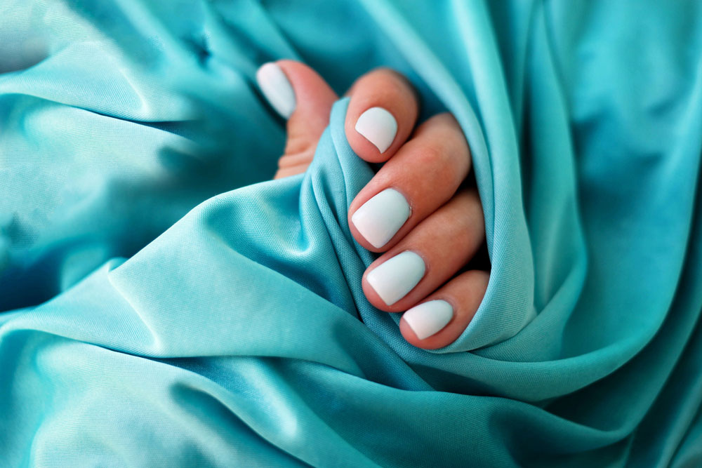 Modele de unghii baby boomer scurte