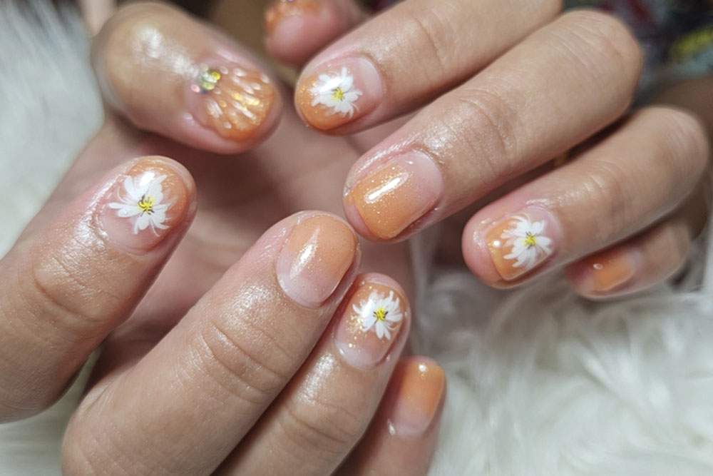 Modele de unghii baby boomer scurte