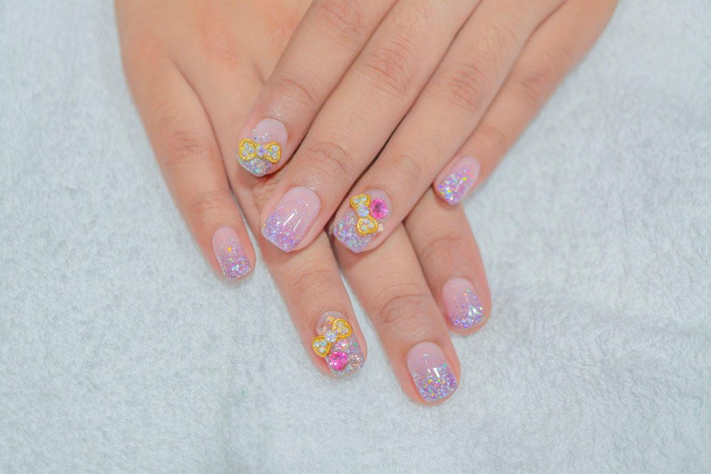 Modele de unghii baby boomer scurte