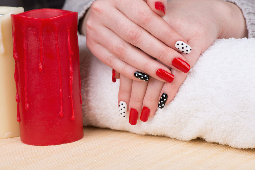 Modele de unghii cu gel rosii